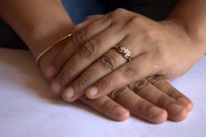 Hvilken hånd er gifteringen på?